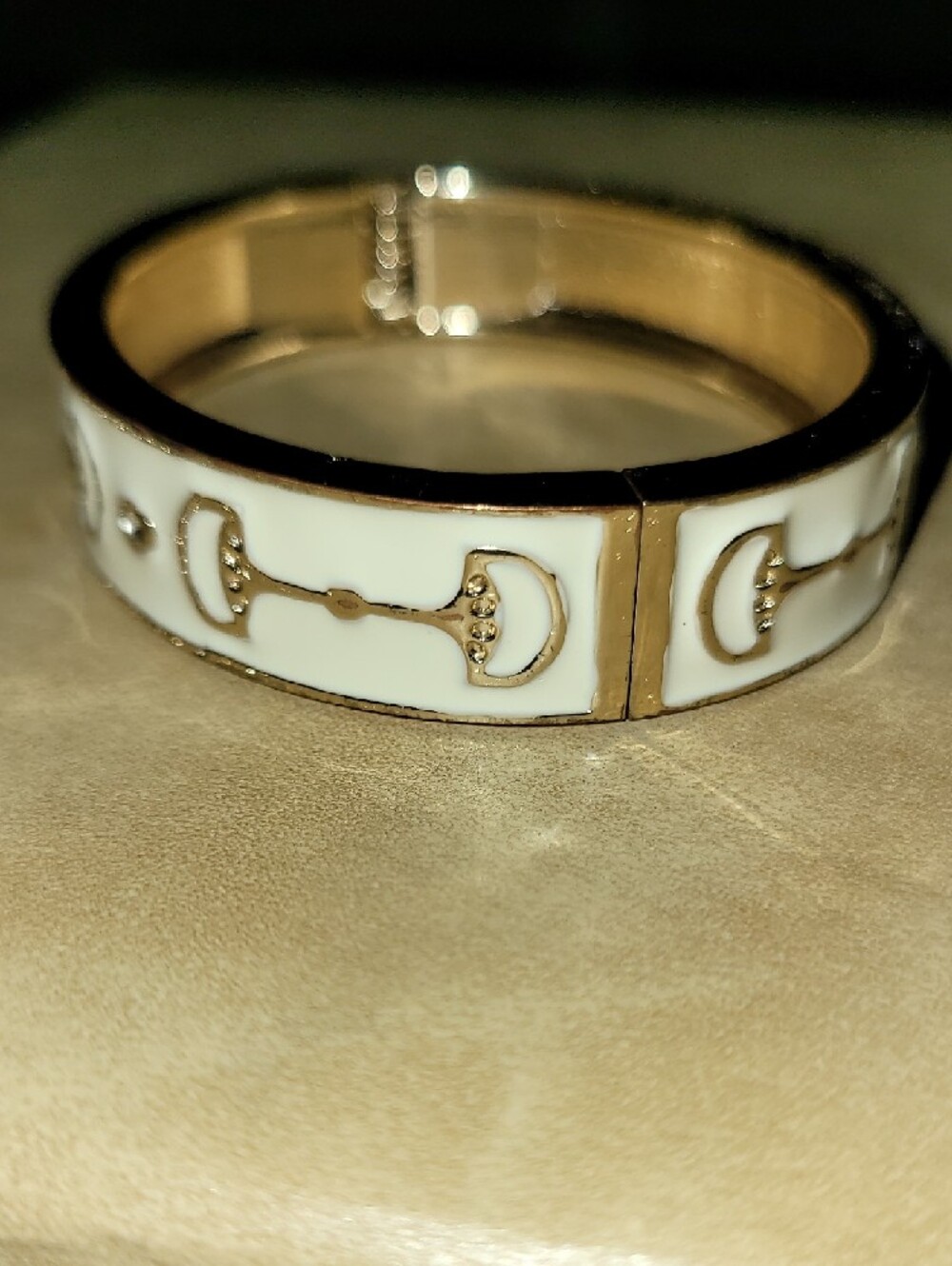 Fornash: Known as the Fornash Equestrian Clasp Bangle or Horse Bit Hinge Bangle. - Picture 4 of 10
